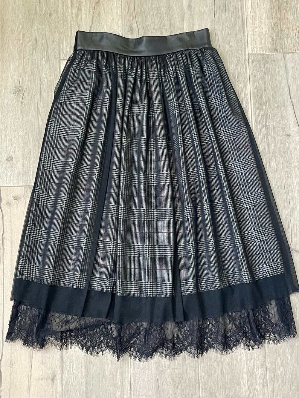 ZARA Basic Plaid Pleated Skirt Lace Hem Black Gray Size S